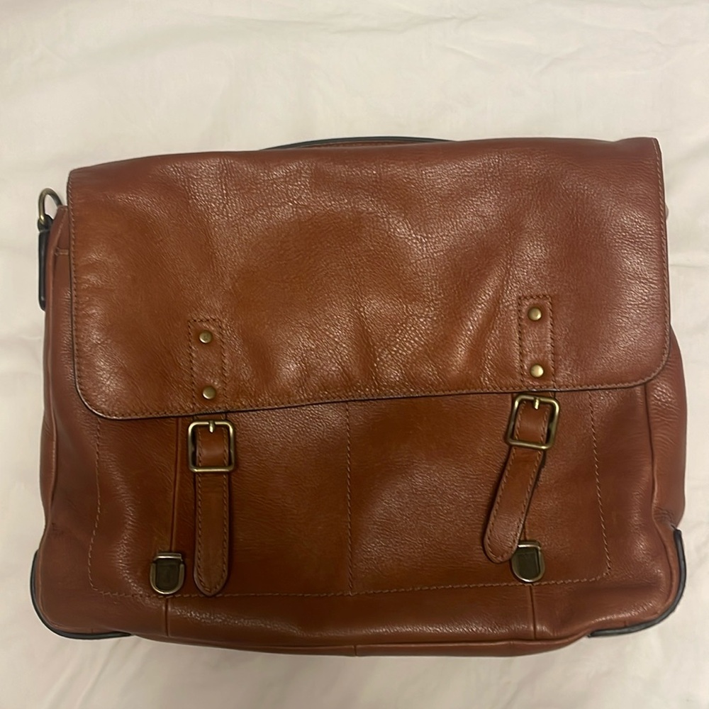 Brown leather Fossil messenger bag, no strap